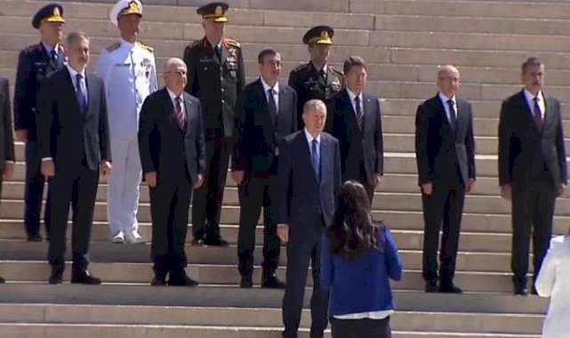 Cumhurbaşkanı Erdoğan ve YAŞ üyeleri Anıtkabir'i ziyaret etti
