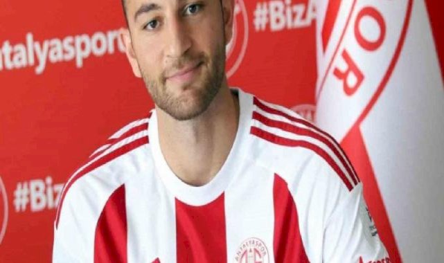 Emrecan Uzunhan yeniden Antalyaspor’da: İmzayı attı