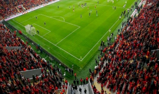 Göztepe sahasında Fenerbahçe'yi zorluyor