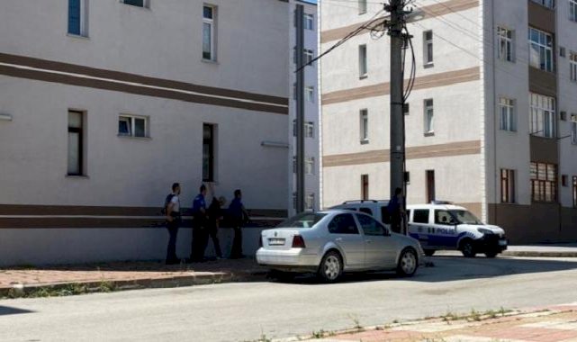 Kastamonu'da 2 polisi yaraladı, ailesini rehin aldı