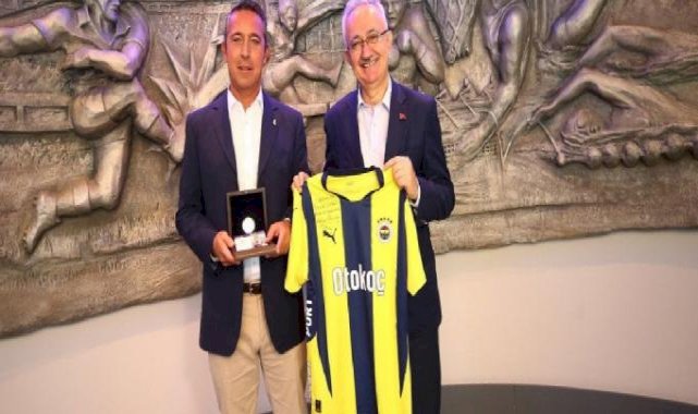 Lefter Küçükandonyadis’in hatıra parası Ali Koç’a hediye edildi