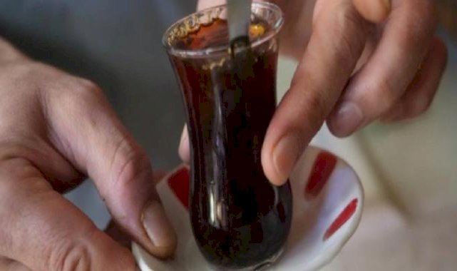 Menemendeki 'soğan' tartışması yerini 'çayın suyuna' bıraktı