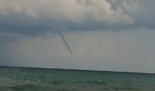 Sakarya'nın Karasu ilçesinde denizde 4 kez hortum çıktı