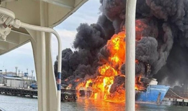 Ukrayna, Kırım'a yakıt ve silah taşıyan feribotu vurdu