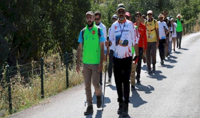 Van'da doğa ve sağlık için 51 kilometre yürüdüler