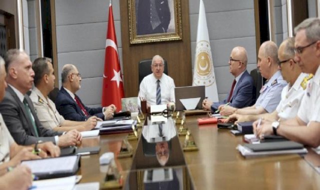 Yaşar Güler, kuvvet ve birlik komutanlarıyla toplantı yaptı
