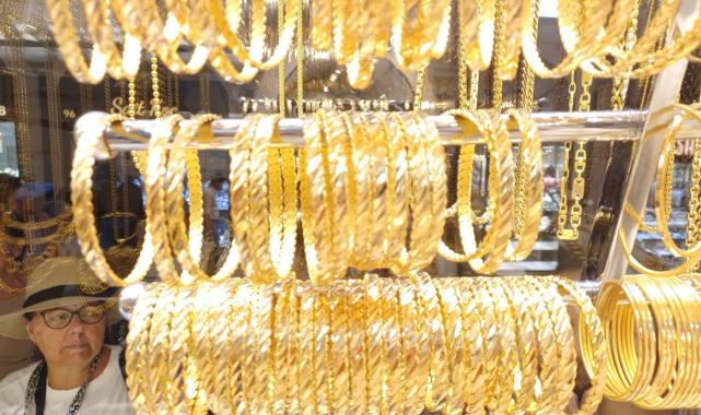 Tasarruf için gençler ajda, orta yaşlılar üçlü burma bilezik satın alıyor