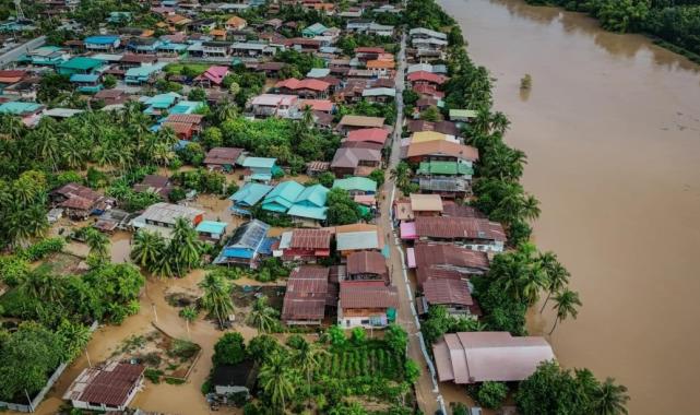 Tayland'da meydana gelen sel ve toprak kayması faciaya yol açtı