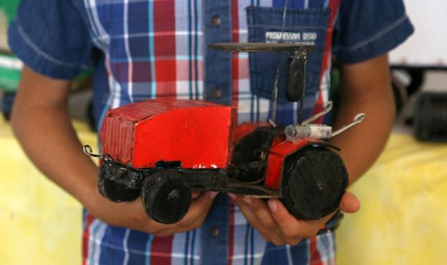 TEKNOFEST hedefleyen genç: Atıl malzemelerle araçlar yapıyor