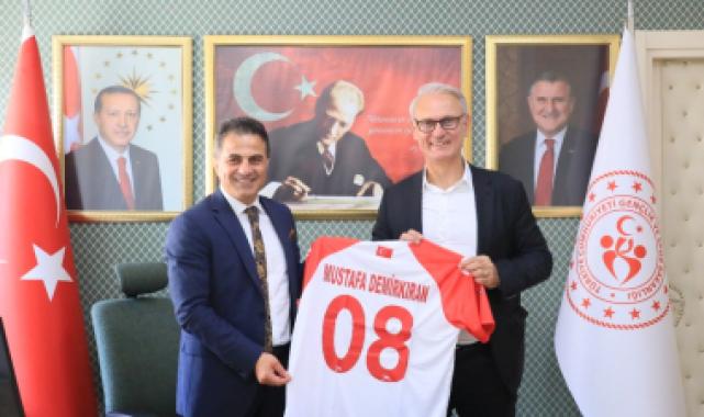 THF Başkanı Kılıç, Rize ve Artvin’de hentbol için görüşmelerde bulundu