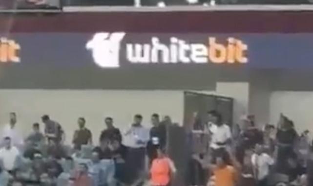 Trabzonspor taraftarlarından Galatasaray forması giyen taraftarlara küfürlü tepki