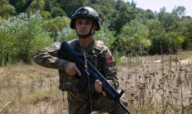 Türk askerinden Kosova-Sırbistan sınırında devriye