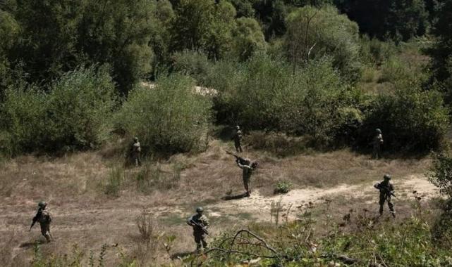 Türk askerinden Kosova-Sırbistan sınırında devriye