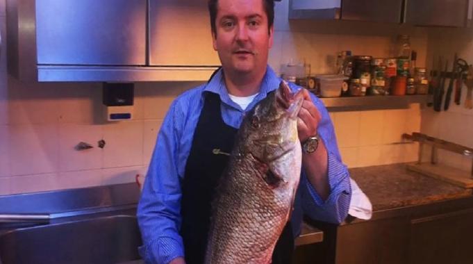 Ünlü İtalyan şefin şaşkına çeviren ölümü: Annesinin mezarına çiçek bırakırken arı soktu