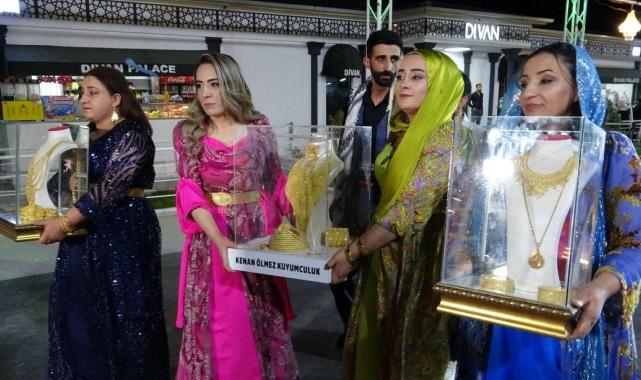 Van'da aşiret düğününde geline 3 kilo altın, damada 3 milyon TL takıldı