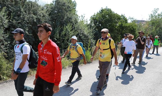 Van'da doğa ve sağlık için 51 kilometre yürüdüler
