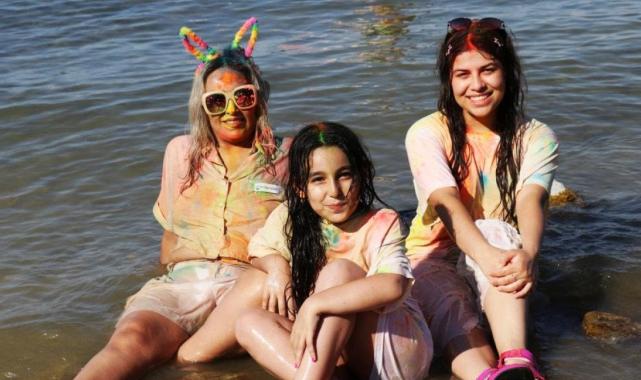 Van'da İranlılar boya ve su festivalinde doyasıya eğlendi