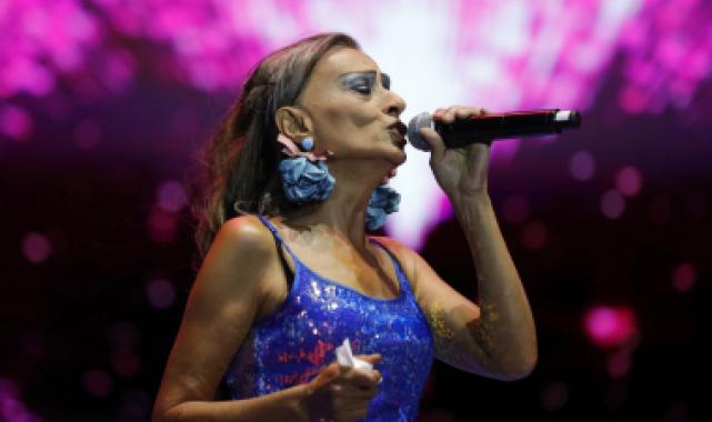 Yıldız Tilbe hayranlarıyla açık havada buluştu