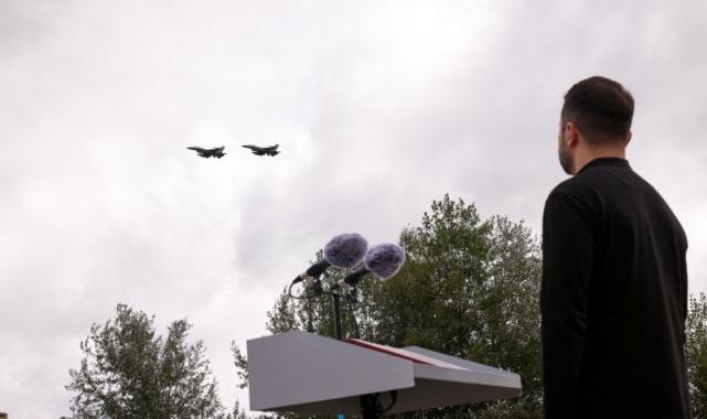 Zelenskiy duyurdu: F-16'lar Ukrayna'da