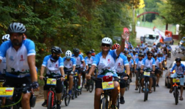 3 ülkeden 350 bisikletçi Kocaeli'de... Pedallar Filistinli çocuklar için