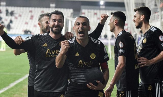 43 yaşındaki Murat Uluç: Transfer yasağımız olmasa futbolu bırakırım