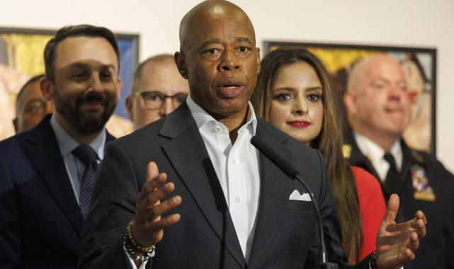 ABD'de New York Belediye Başkanı'na yolsuzluk suçlaması