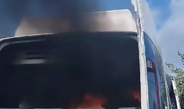 Adana'da polise direnip, ateşe verdiği minibüse kendini kilitledi