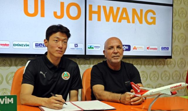 Alanyaspor'da Ui-Jo Hwang için imza töreni yapıldı