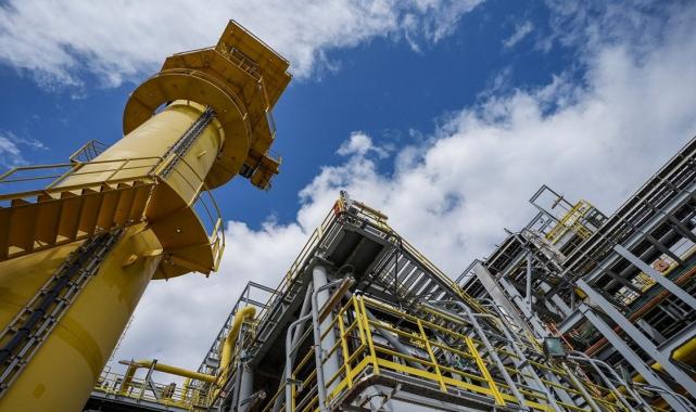 Alparslan Bayraktar: Yeni yüzer doğalgaz üretim tesisiyle, 2026'da ikinci faza geçilecek