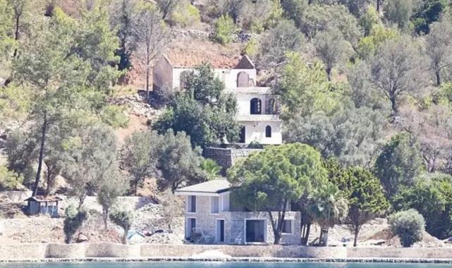 Alpay Özalan'dan villası kaçak çıkan Şahan Gökbakar'a: Yüzsüz CHP trolü