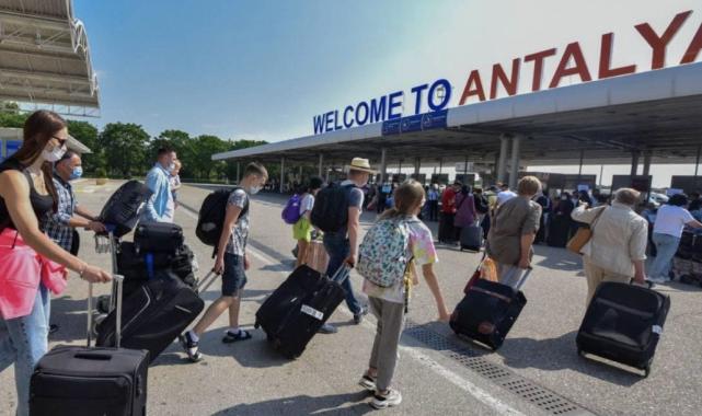 Antalya turist sayısında 17 milyon hedefini aşacak