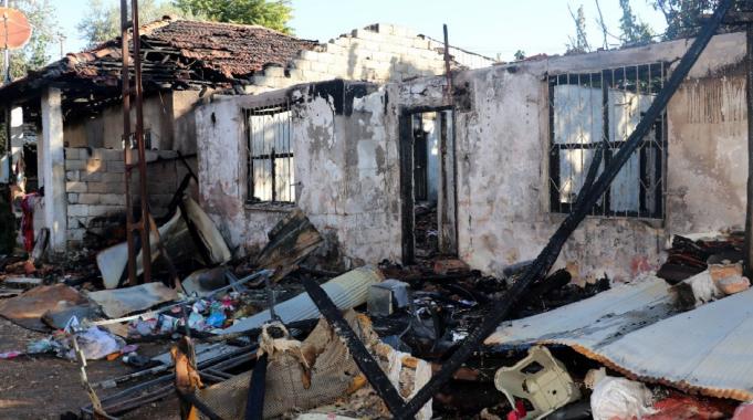 Antalya'da gecekondu yangını