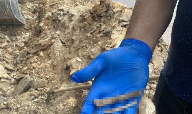 Antalya'da mezarlığın dışında kalan çocuk kabri, annesinin yanına defnedildi