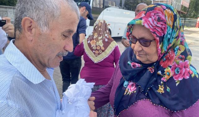 Antalya'da mezarlığın dışında kalan çocuk kabri, annesinin yanına defnedildi