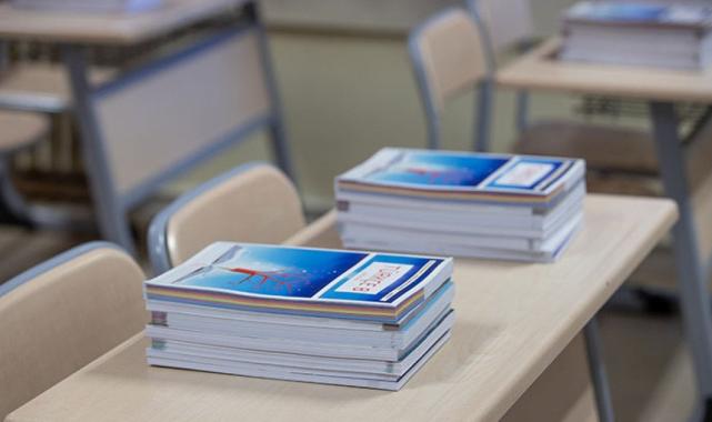 Antalya'da özel okulun 30 bin lira istediği kitapları kitapçıdan 5 bin liraya alan veliler