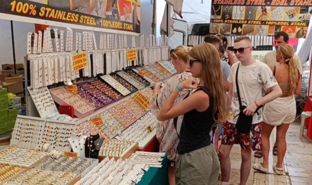 Antalyalı pazar esnafı turist yoğunluğunun işe yansımamasından şikayetçi