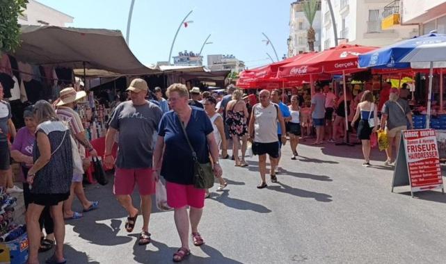 Antalyalı pazar esnafı turist yoğunluğunun işe yansımamasından şikayetçi