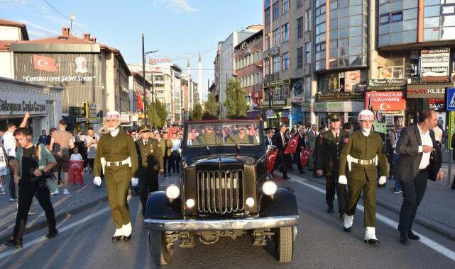 Atatürk'ün Sivas'a gelişi canlandırıldı