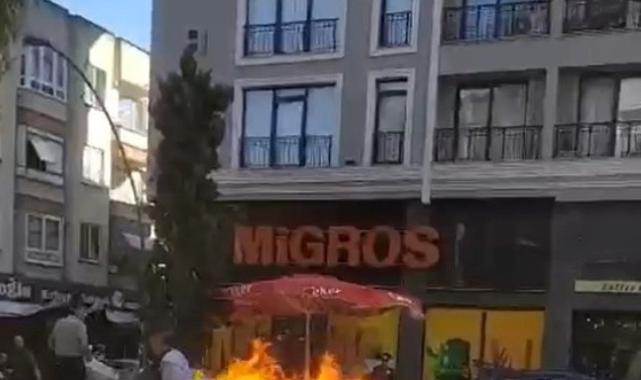 Balıkesir'de zabıtaya kızan seyyar satıcı tezgahını yaktı