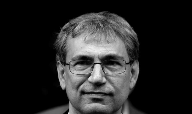 Bir kitap okudum, bütün hayatım değişti cümlesiyle başlayan Yeni Hayat romanı