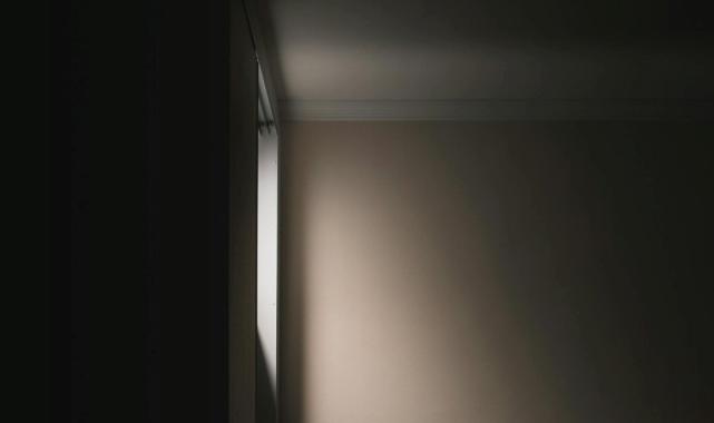 Bir kitap okudum, bütün hayatım değişti cümlesiyle başlayan Yeni Hayat romanı