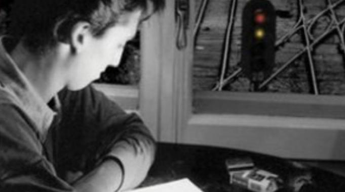 Bir kitap okudum, bütün hayatım değişti cümlesiyle başlayan Yeni Hayat romanı