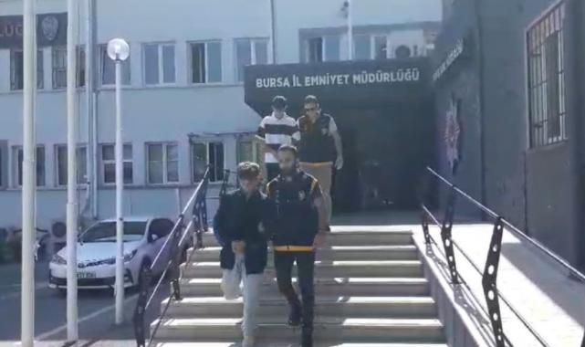 Bursa'da motosikleti elleriyle iterek çaldılar
