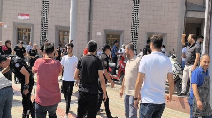 Bursa&#039;da telefon tamiri tartışması baltalı kavgaya döndü: 1 yaralı