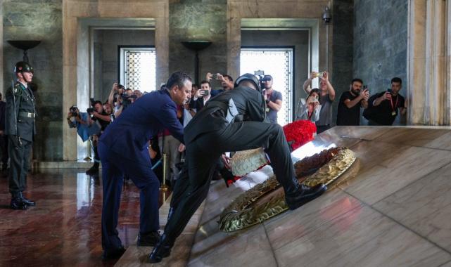 CHP Genel Başkanı Özgür Özel, Anıtkabir'i ziyaret etti