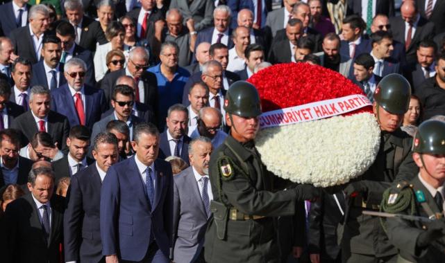 CHP Genel Başkanı Özgür Özel, Anıtkabir'i ziyaret etti