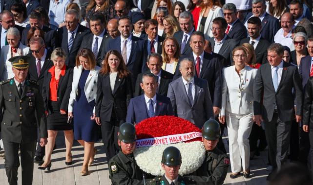 CHP Genel Başkanı Özgür Özel, Anıtkabir'i ziyaret etti