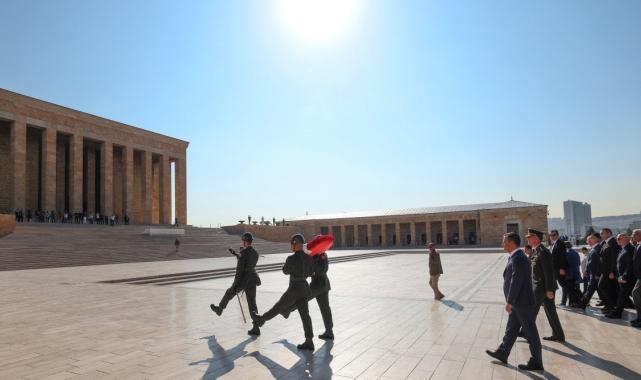 CHP Genel Başkanı Özgür Özel, Anıtkabir'i ziyaret etti