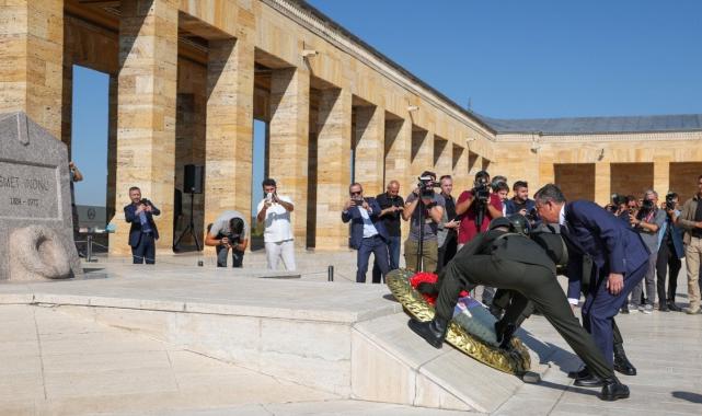 CHP Genel Başkanı Özgür Özel, Anıtkabir'i ziyaret etti