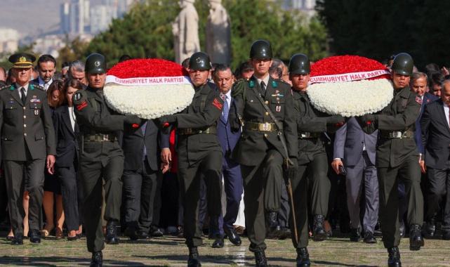 CHP Genel Başkanı Özgür Özel, Anıtkabir'i ziyaret etti